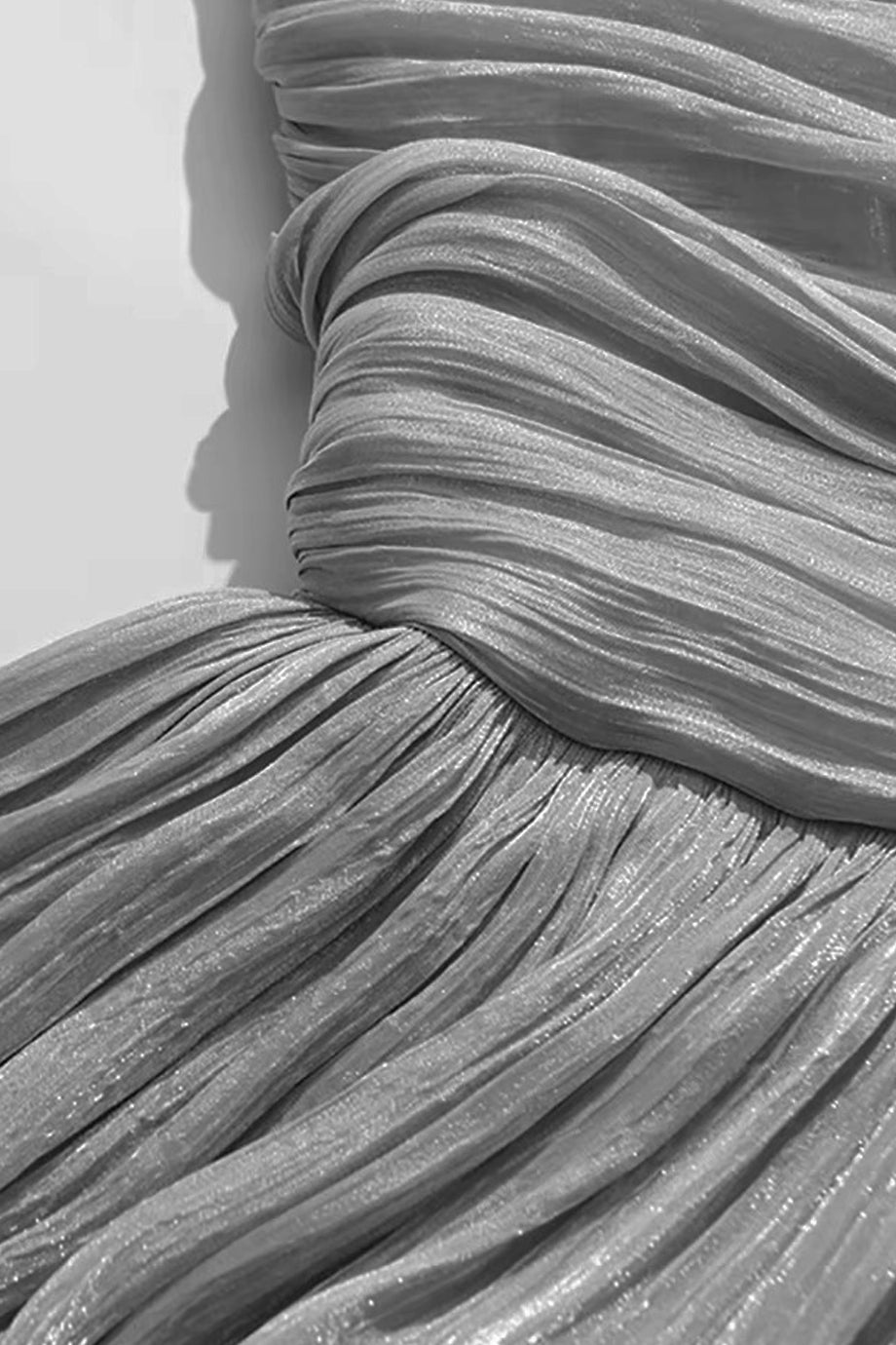 Frosty Veil Μίνι Φόρεμα με Βολάν και Μεταλλιζέ Υφή | Βραδινά Φορέματα Evening Dresses | Frosty Veil Mini Dress with Ruffles and Metallic Texture