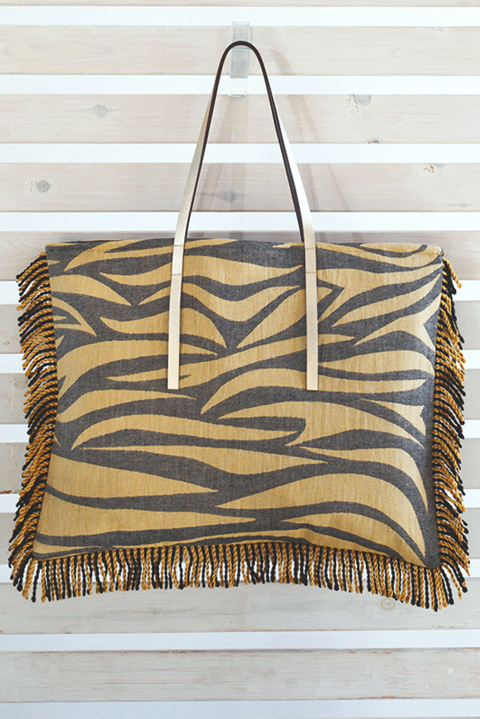 MILOS Μουσταρδί Μαύρη Τσάντα με Animal Print και Κρόσσια